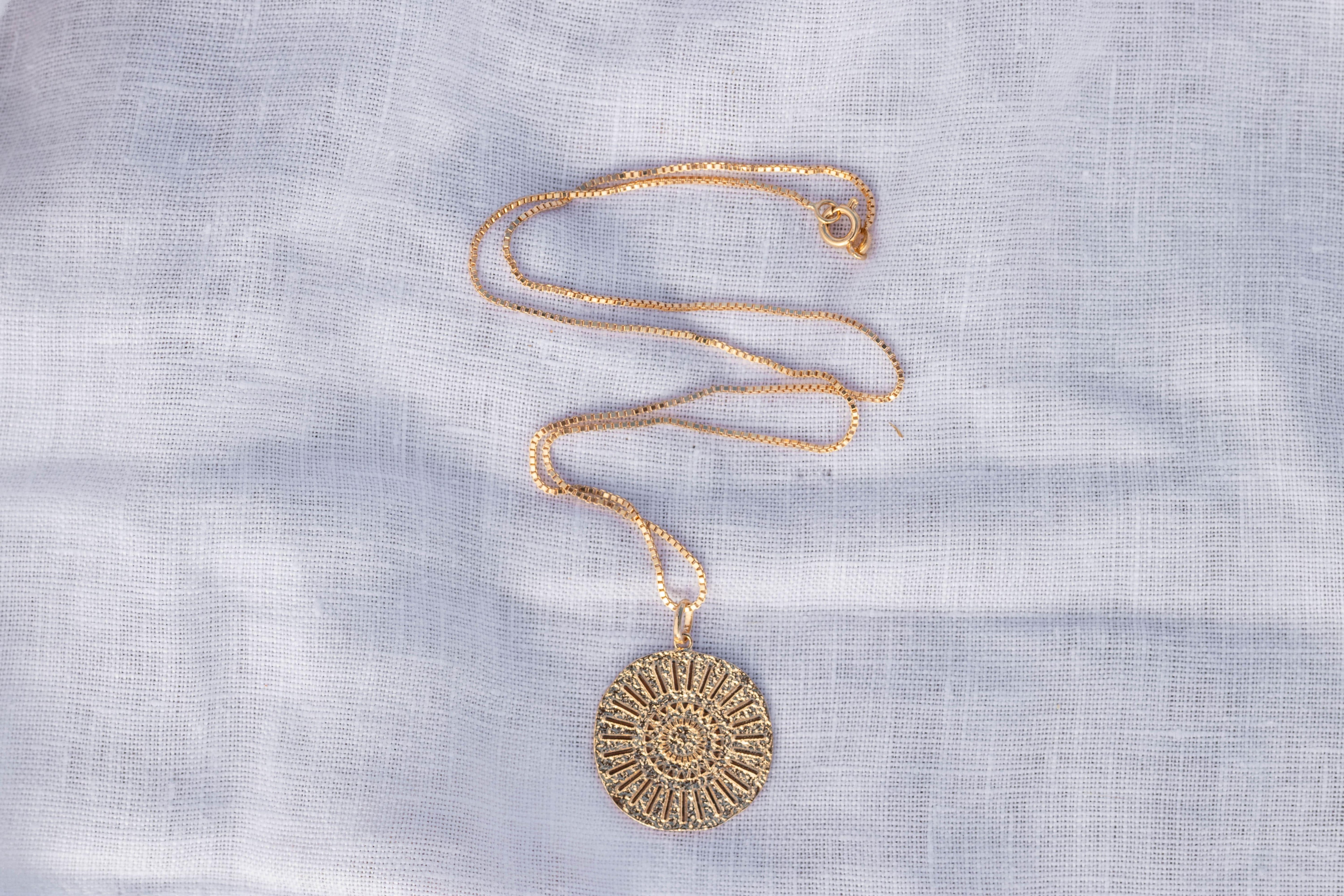 Collar Helios